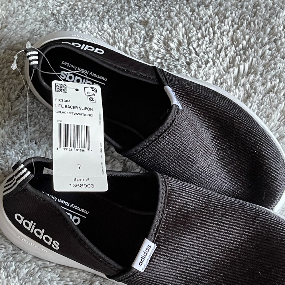 Women’s Adidas Lite Racers  slip on sneaker sz7